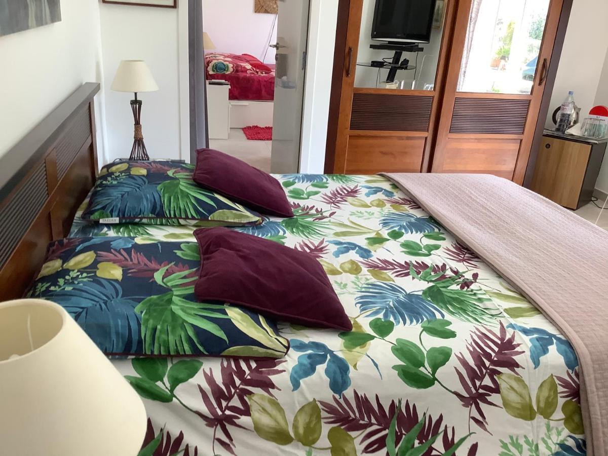 Chambres De La Terre Blanche 滨海萨纳里 外观 照片